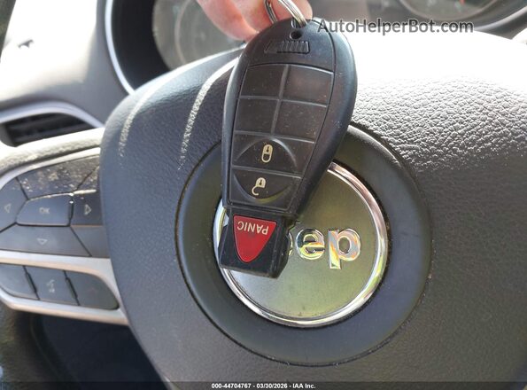 1C4PJLCB6KD171812 2019 JEEP CHEROKEE Silver Առջևի վահանակի տեսք