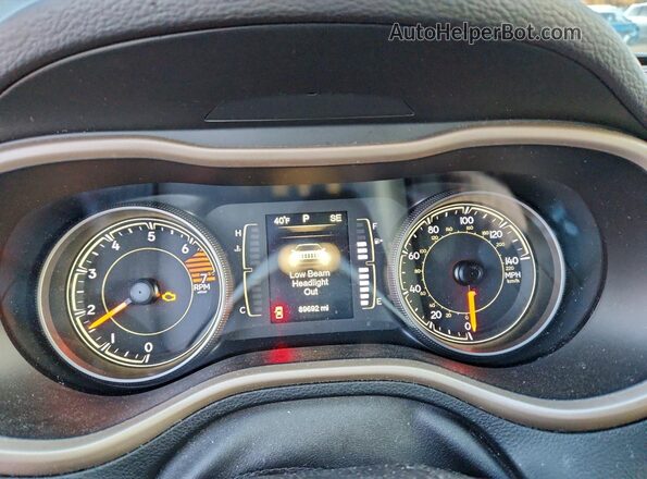 1C4PJLCB9GW376827 2016 JEEP CHEROKEE Silver ხელსაწყოთა პანელის ხედი