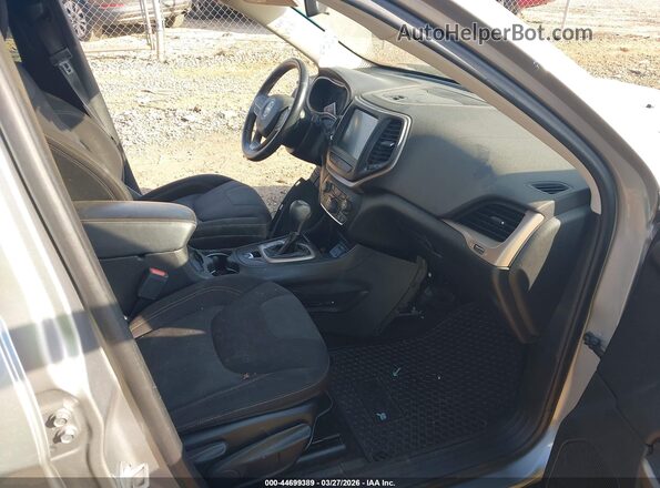 1C4PJLCBXHW573880 2017 JEEP CHEROKEE Silver წინა სალონის ხედი