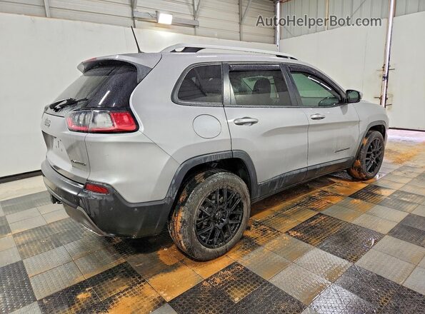 1C4PJLDX8KD308212 2019 JEEP CHEROKEE Серебряный Задняя правая четверть