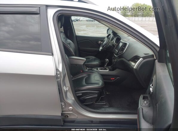 1C4PJMBS3GW172497 2016 JEEP CHEROKEE Серебряный Вид салона спереди