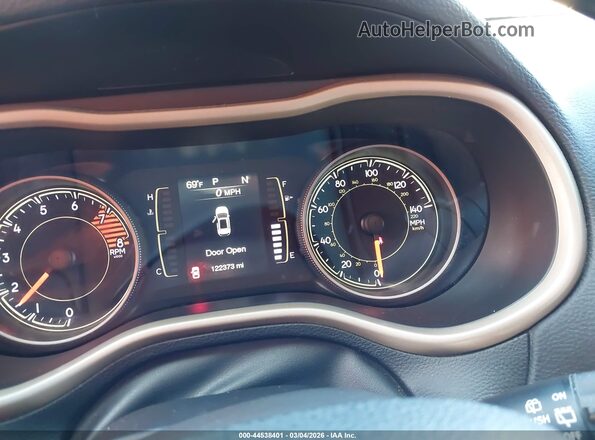 1C4PJMCX6JD541639 2018 JEEP CHEROKEE Gray Widok tylnych siedzeń