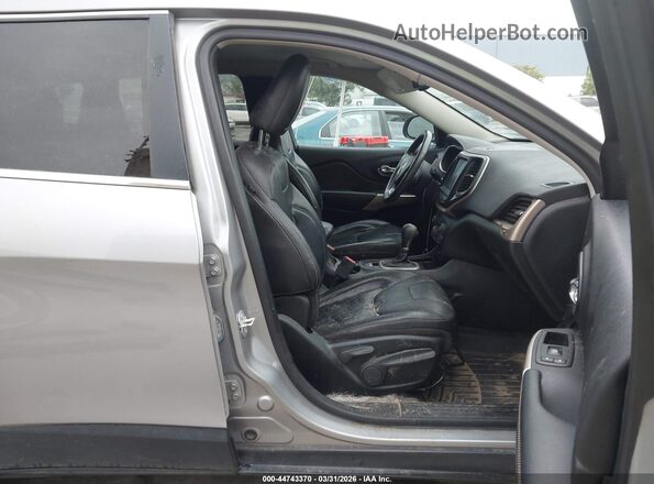 1C4PJMDB2JD567657 2018 JEEP CHEROKEE Gray Widok wnętrza z przodu