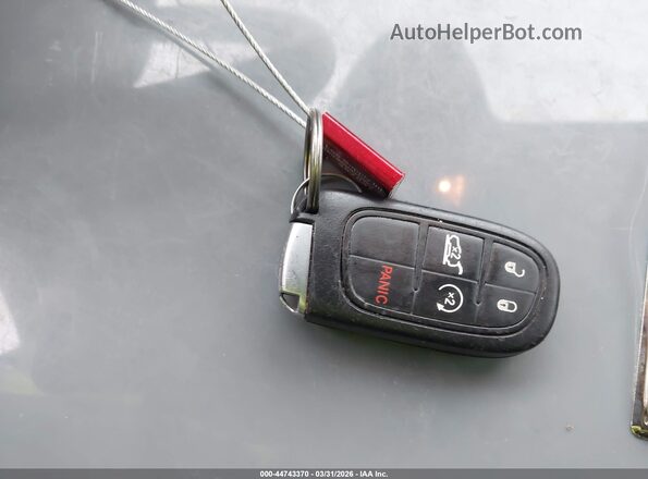 1C4PJMDB2JD567657 2018 JEEP CHEROKEE Gray Widok deski rozdzielczej