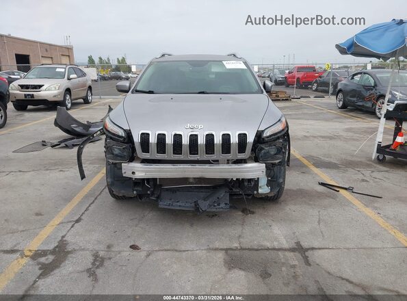 1C4PJMDB2JD567657 2018 JEEP CHEROKEE Gray Widok wnętrza z tyłu