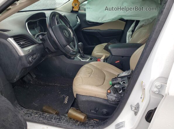 1C4PJMDS8GW205247 2016 JEEP CHEROKEE White Front interior view