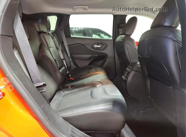 1C4PJMLB4MD233667 2021 JEEP CHEROKEE Red Rear interior view