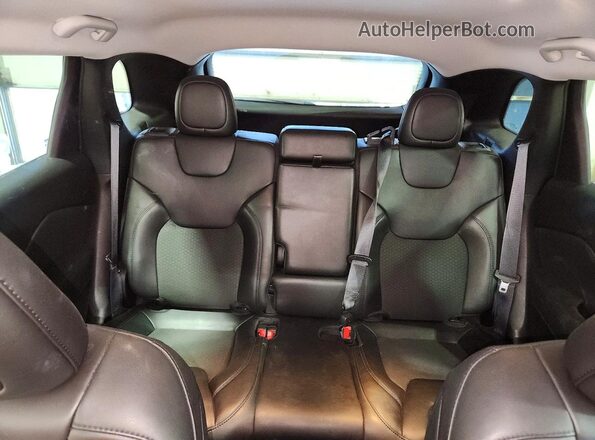 1C4PJMLB4MD233667 2021 JEEP CHEROKEE Red Rear seats view
