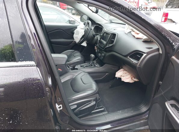 1C4PJMLB8MD161856 2021 JEEP CHEROKEE Purple Front interior view