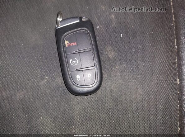 1C4PJMLN1KD224447 2019 JEEP CHEROKEE Red Widok deski rozdzielczej