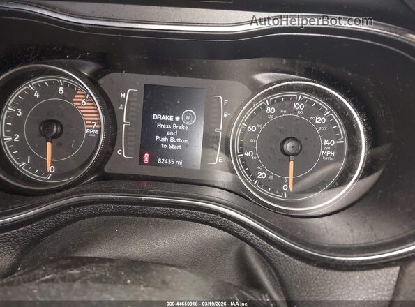 1C4PJMLN1KD224447 2019 JEEP CHEROKEE Red Widok tylnych siedzeń