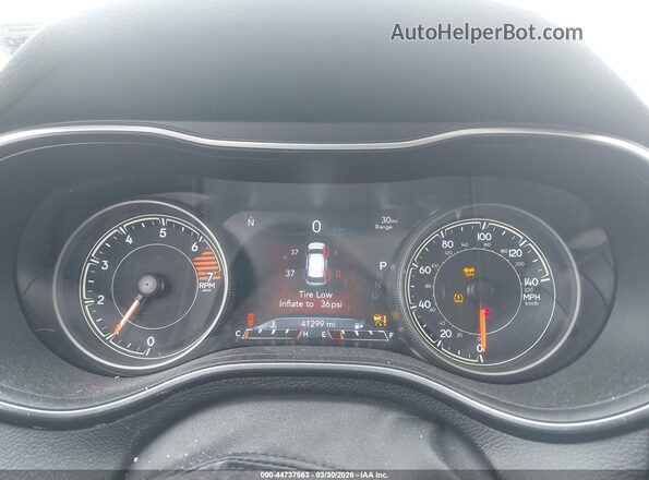 1C4PJMMB4PD106873 2023 JEEP CHEROKEE White Widok tylnych siedzeń