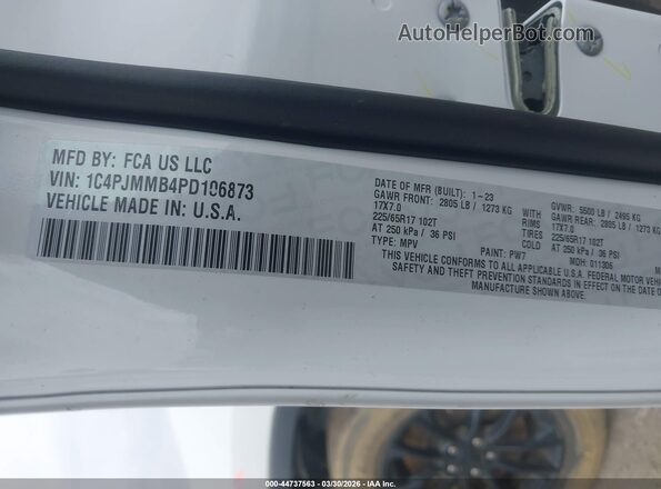 1C4PJMMB4PD106873 2023 JEEP CHEROKEE White Widok komory silnika