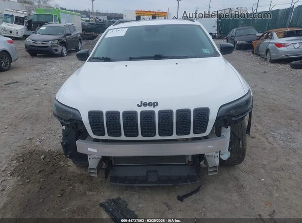 1C4PJMMB4PD106873 2023 JEEP CHEROKEE White Widok deski rozdzielczej
