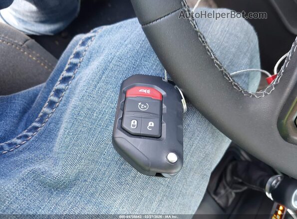 1C4PJXDN8TW220966 2026 JEEP WRANGLER Purple Vista del salpicadero