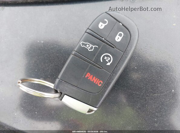 1C4RJEBG4HC813038 2017 JEEP GRAND CHEROKEE Бордовый Вид панели приборов