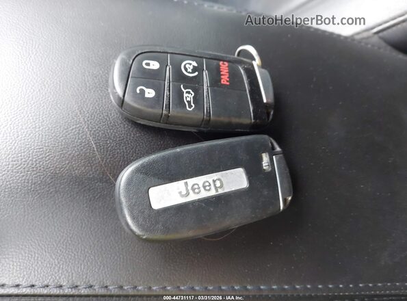 1C4RJEBGXMC881788 2021 JEEP GRAND CHEROKEE Maroon Widok deski rozdzielczej