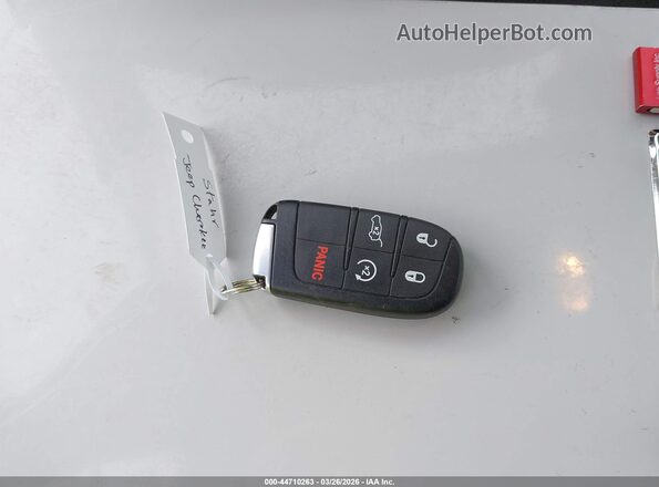 1C4RJFBG1JC388938 2018 JEEP GRAND CHEROKEE Красный Вид панели приборов