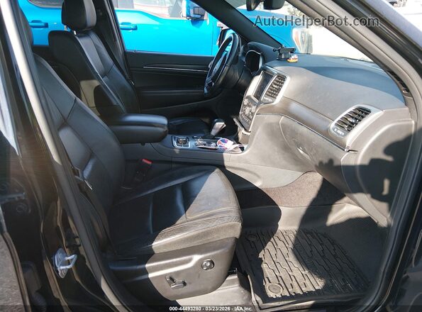 1C4RJFBG8JC258669 2018 JEEP GRAND CHEROKEE Черный Вид салона спереди