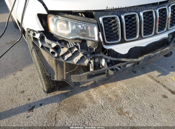 1C4RJFBGXHC819626 2017 JEEP GRAND CHEROKEE White Вид спереду