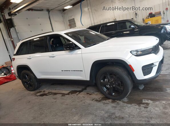 1C4RJHAG0PC641723 2023 JEEP GRAND CHEROKEE White Widok zestawu wskaźników