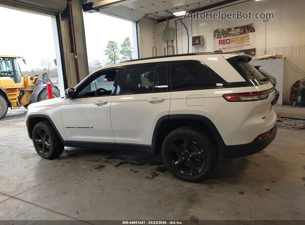1C4RJHAG0PC641723 2023 JEEP GRAND CHEROKEE White Widok wnętrza z tyłu