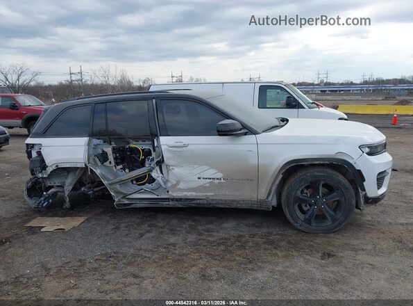 1C4RJHAG7PC519778 2023 JEEP GRAND CHEROKEE White Widok wnętrza z tyłu