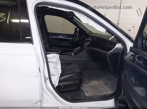 1C4RJHCG4N8573052 2022 JEEP GRAND CHEROKEE Белый Вид салона спереди