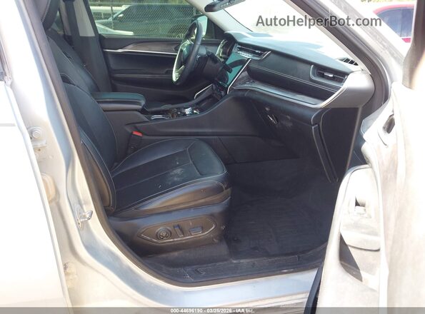 1C4RJKBG9M8105136 2021 JEEP GRAND CHEROKEE L Серебряный Вид салона спереди