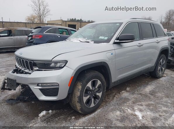 1C4RJYB69PC633450 2023 JEEP GRAND CHEROKEE 4XE Silver Vista tres cuartos delantera izquierda