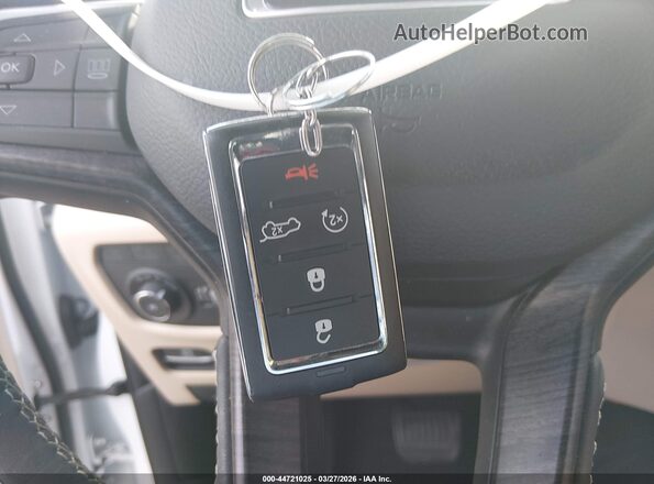 1C4RJYB6XPC611070 2023 JEEP GRAND CHEROKEE 4XE White Вид панелі приладів