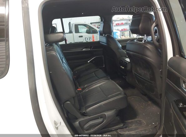 1C4SJSBP0PS568369 2023 JEEP WAGONEER L White VIN կոդի պիտակի տեսք