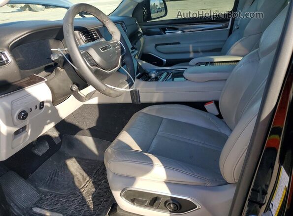 1C4SJVAT8PS542652 2023 JEEP WAGONEER Черный Вид салона спереди
