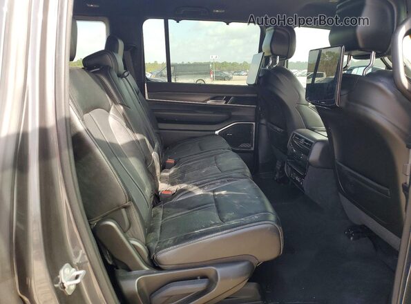 1C4SJVDP0PS552820 2023 JEEP WAGONEER Gray Widok wnętrza z tyłu