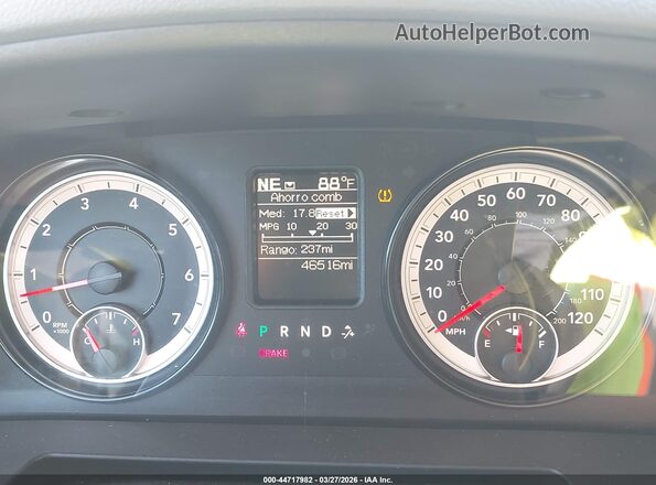 1C6RR6KT3JS305142 2018 RAM 1500 Gray Հետևի նստատեղերի տեսք