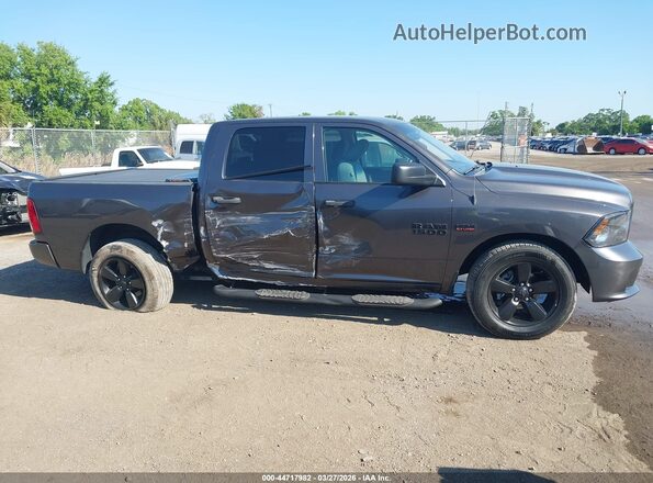 1C6RR6KT3JS305142 2018 RAM 1500 Gray Սալոնի հետևի տեսք