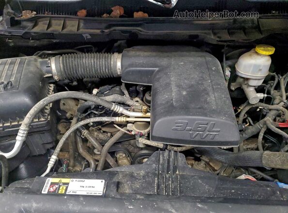 1C6RR7FG5MS582897 2021 RAM 1500 Gray Rear interior view