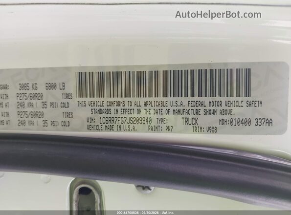 1C6RR7FG7JS209940 2018 RAM 1500 White Շարժիչի բաժամունքի տեսք