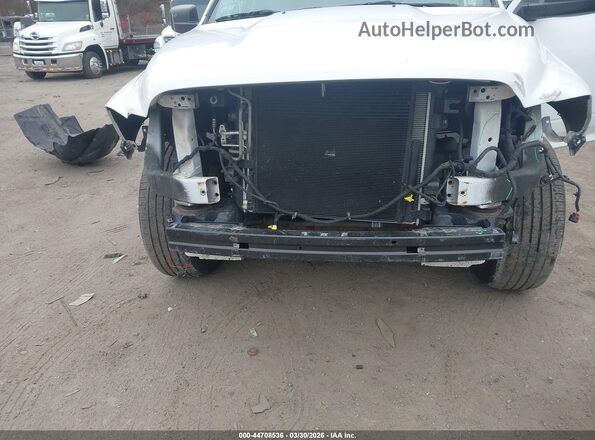 1C6RR7FG7JS209940 2018 RAM 1500 White Դիմացի տեսք