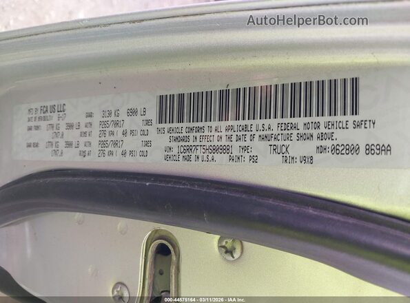 1C6RR7FT5HS809881 2017 RAM 1500 Silver 