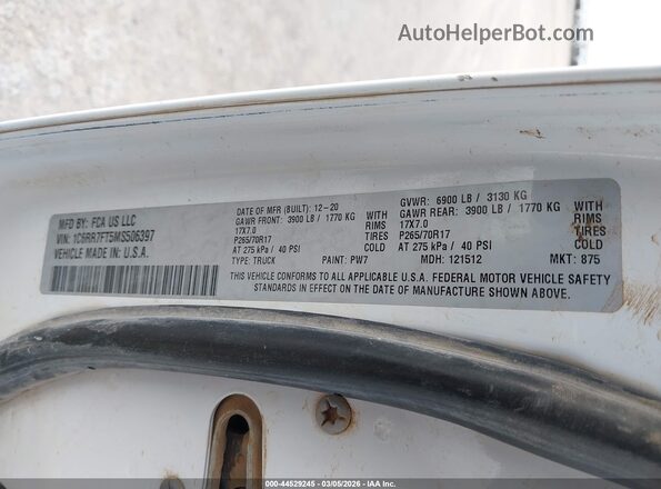 1C6RR7FT5MS506397 2021 RAM 1500 CLASSIC White Vista del compartimento del motor
