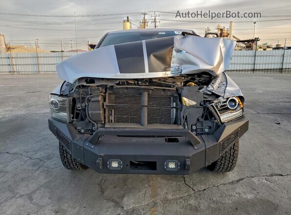 1C6RR7GG5MS571896 2021 RAM 1500 Silver Widok z przodu