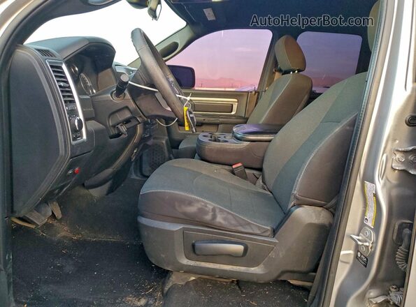 1C6RR7GG5MS571896 2021 RAM 1500 Silver Widok wnętrza z przodu
