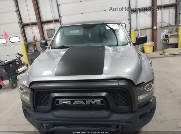 1C6RR7GG6LS138196 2020 RAM 1500 CLASSIC Серебряный Вид задней части салона