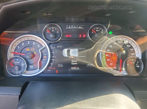 1C6RR7NM3JS231991 2018 RAM 1500 Темно-бордовый Вид щитка приборов
