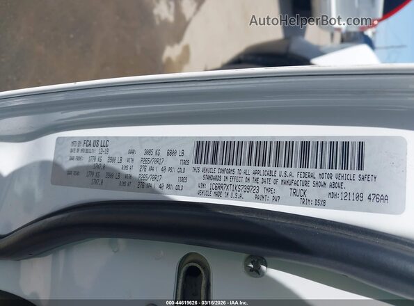1C6RR7XT1KS739723 2019 RAM 1500 CLASSIC White Widok komory silnika