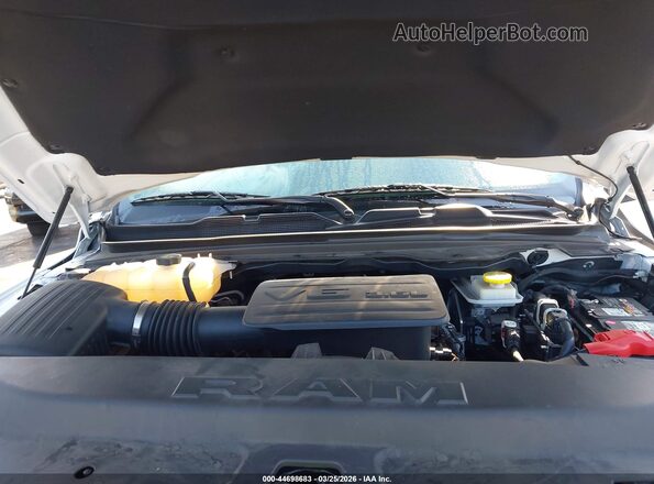 1C6RREFG3SN570196 2025 RAM 1500 White Widok z tyłu