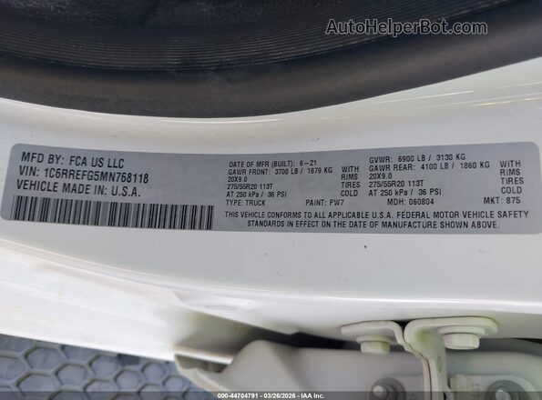 1C6RREFG5MN768118 2021 RAM 1500 White Շարժիչի բաժամունքի տեսք