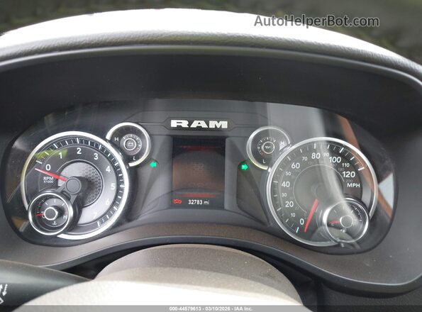 1C6RREFG9RN146273 2024 RAM 1500 Gray Vista de los asientos traseros