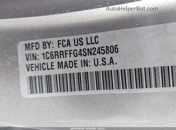 1C6RRFFG4SN245806 2025 RAM 1500 Silver ძრავის განყოფილების ხედი